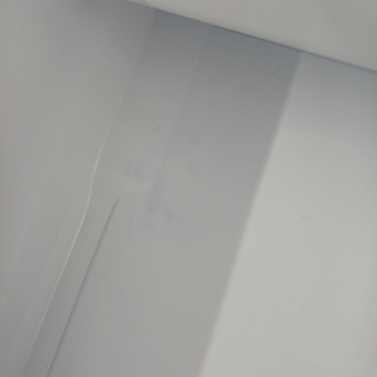 2段目、庫内に多少の汚れあり。