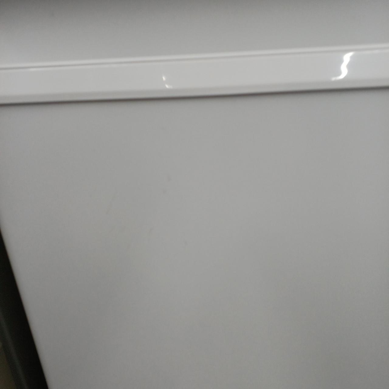 外側に多少の汚れあり。