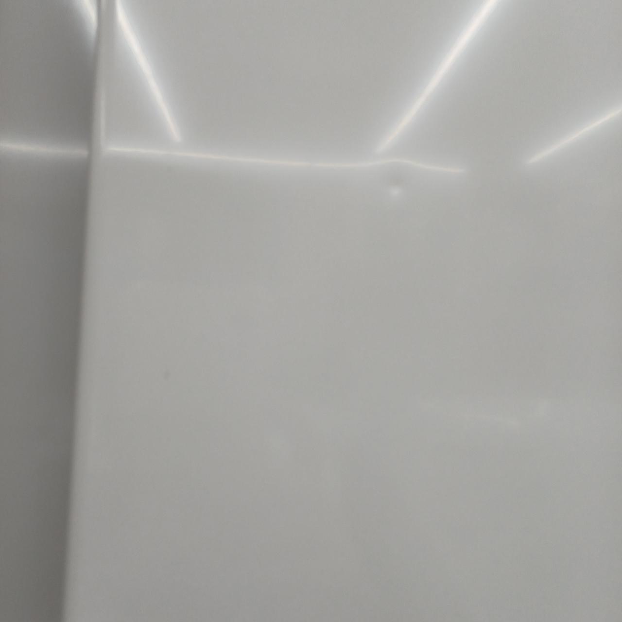 外側に、多少の凹みあり。