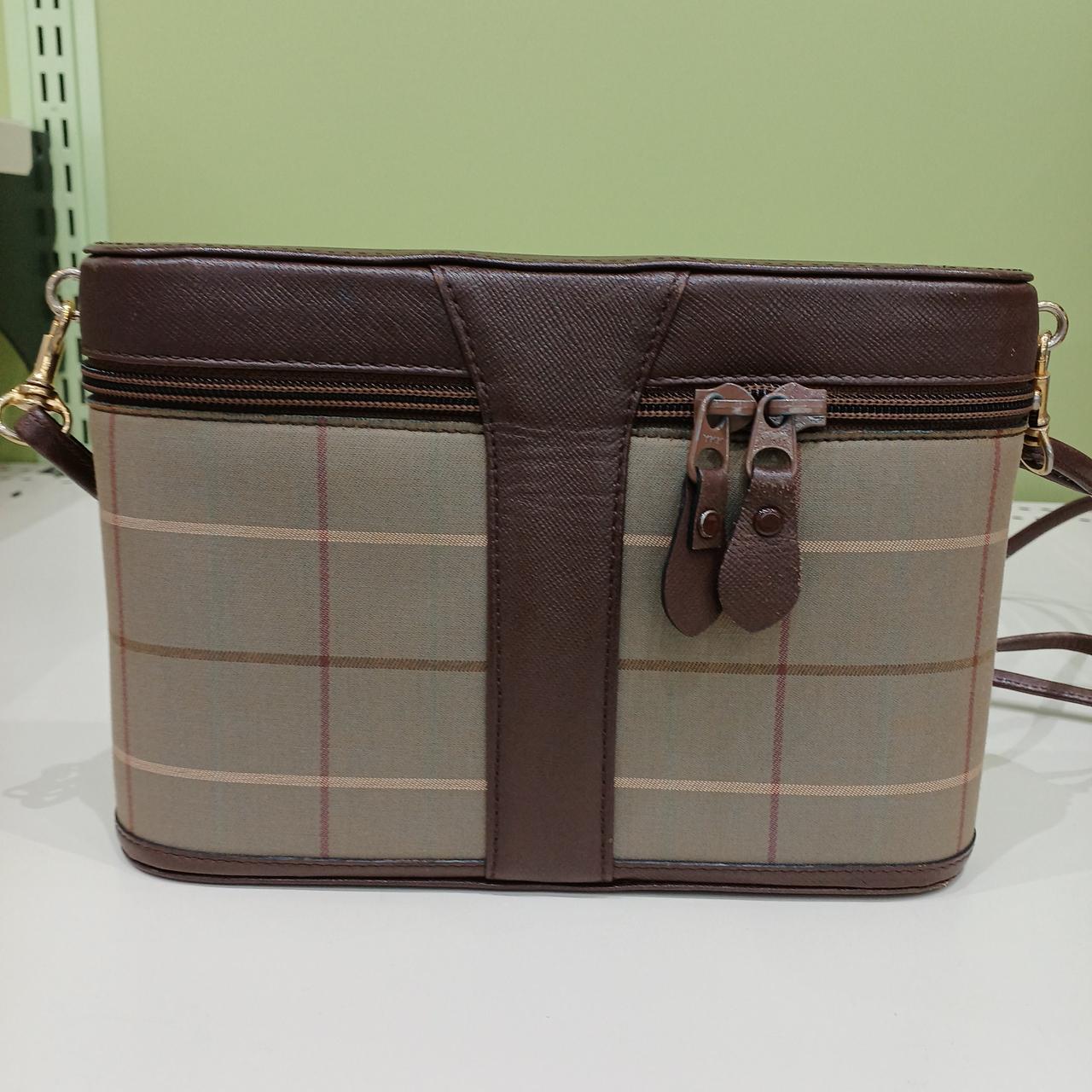 Burberrys ショルダーバッグ 玉虫色 セール！】Burberrysショルダーバッグ チェック スクエア型 玉虫色