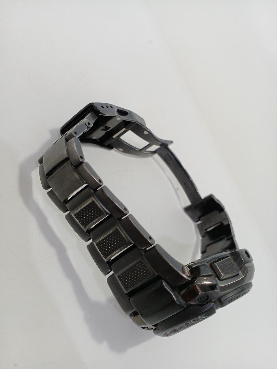 ベルトに色剥げがある箇所もございます。