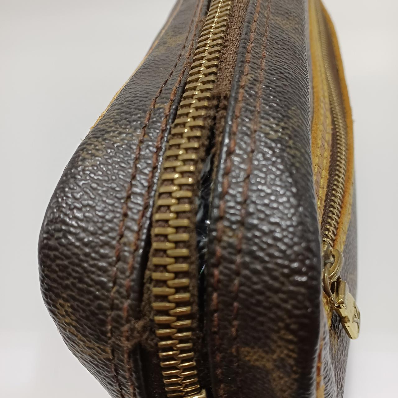 チャック破損しています