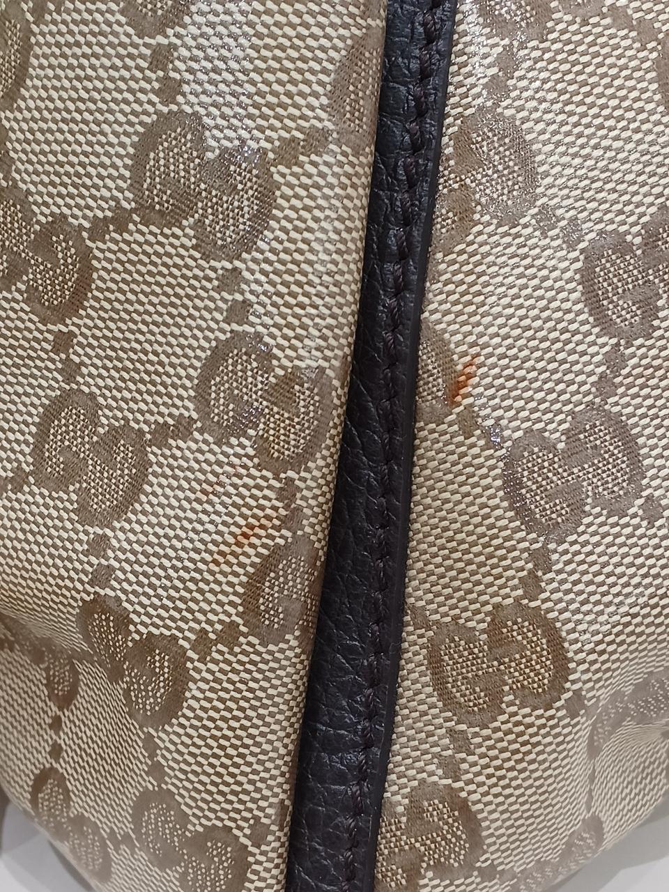 ８枚目の写真の汚れを更に拡大したものです