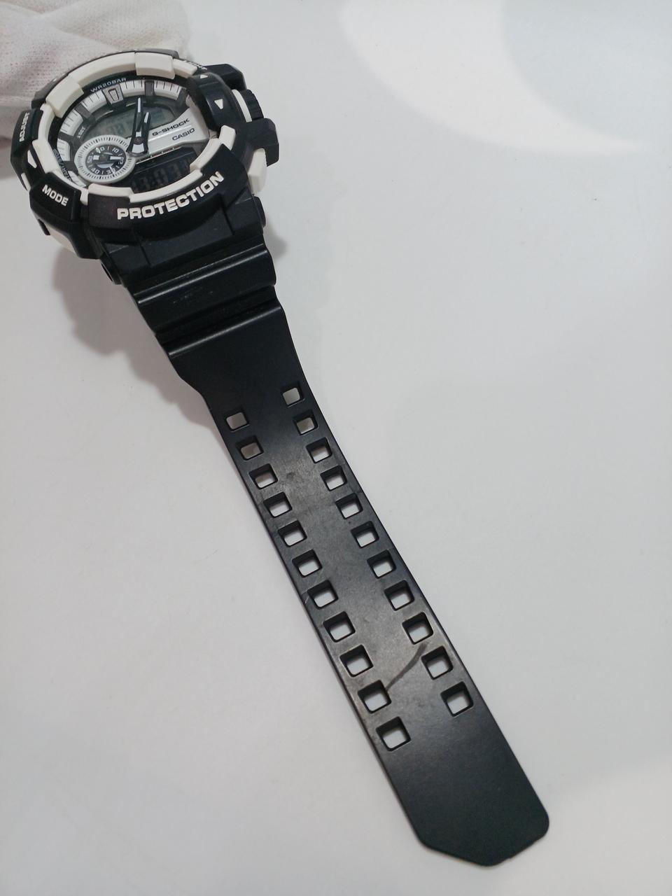 ベルトには使用に伴う擦れ傷等あり。