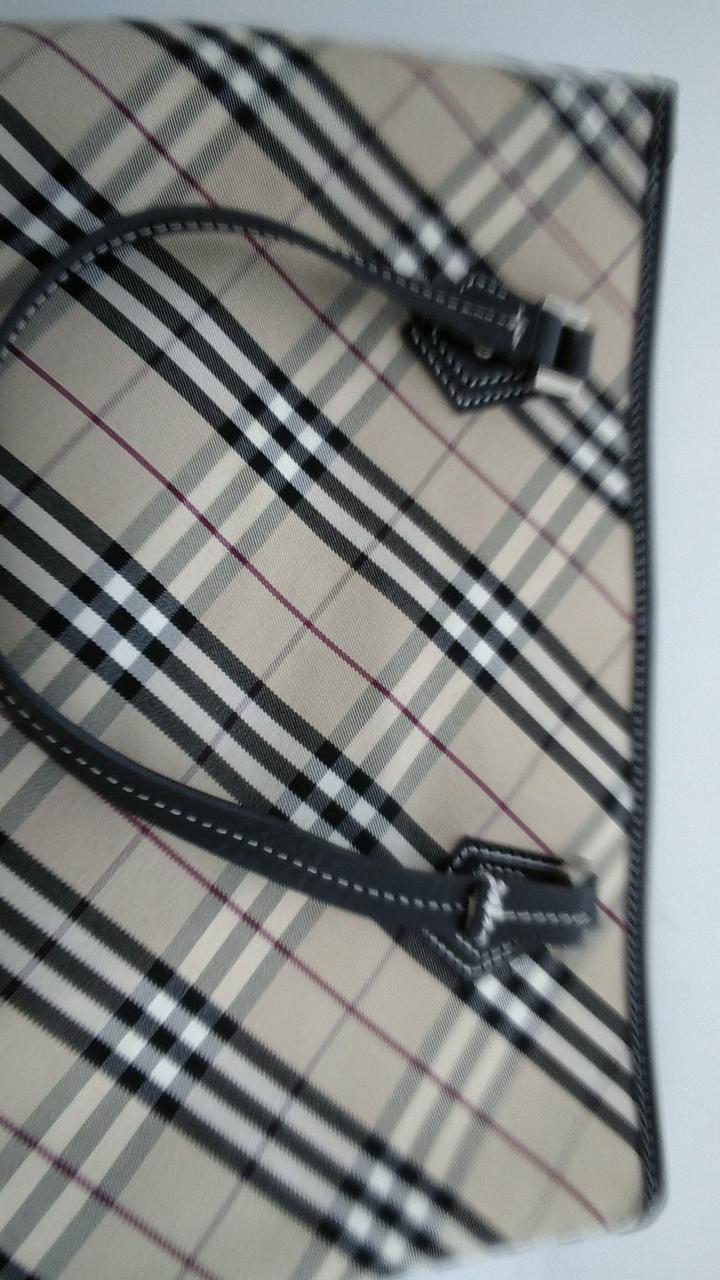 持ち手付け根に補修跡と汚れがあります。