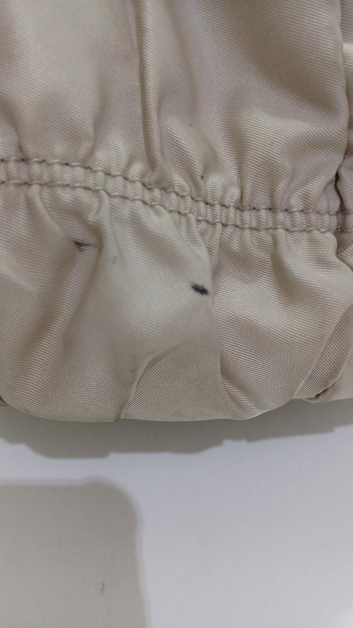 黒いペン汚れのようなものが付いております