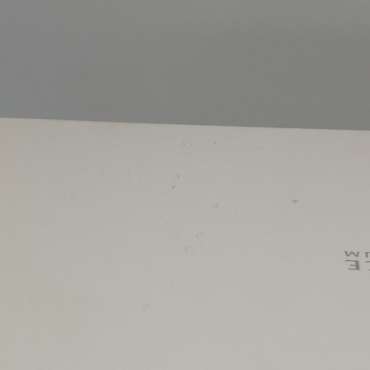 箱に汚れがあります。