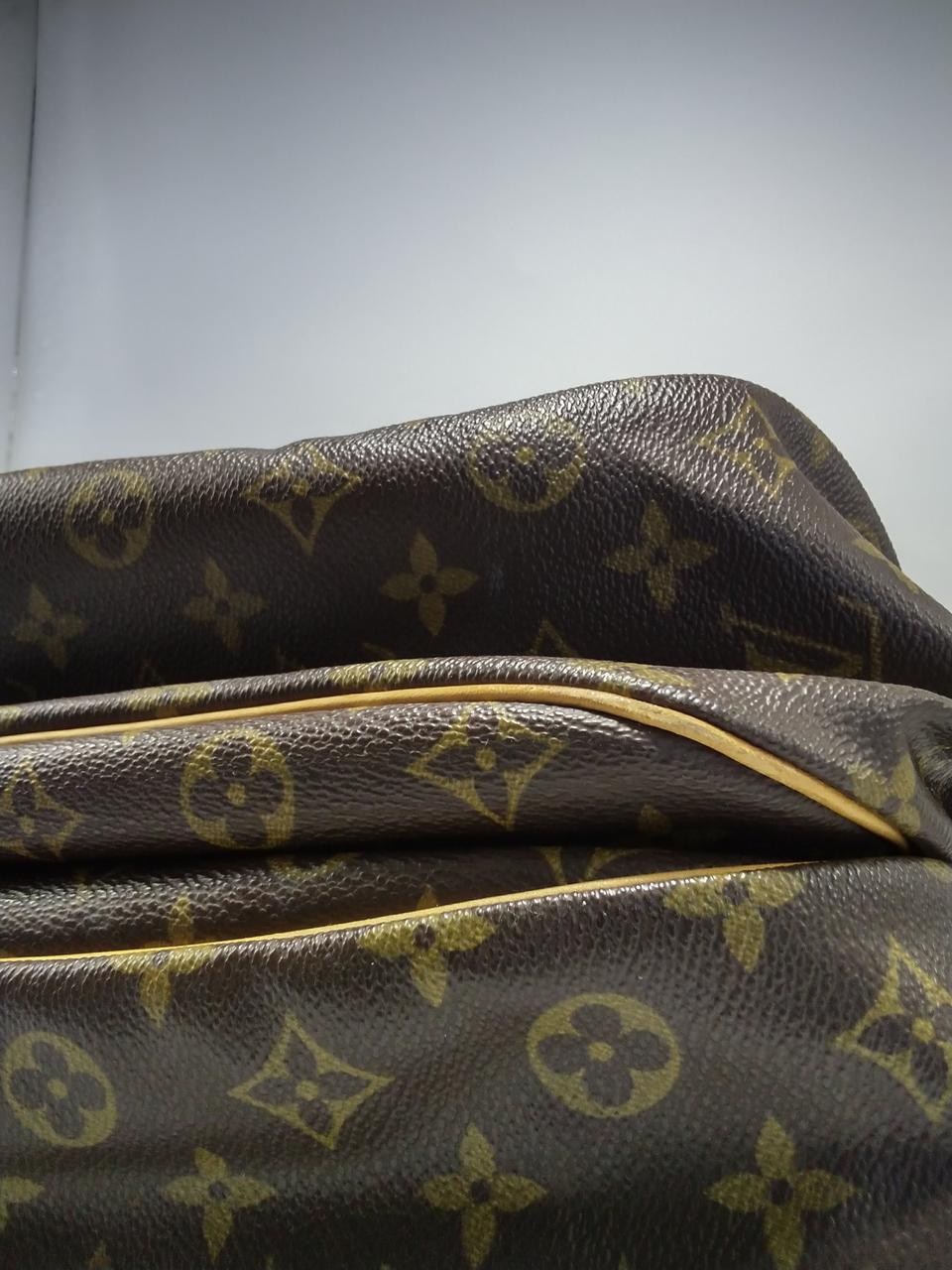 小さな汚れがあります