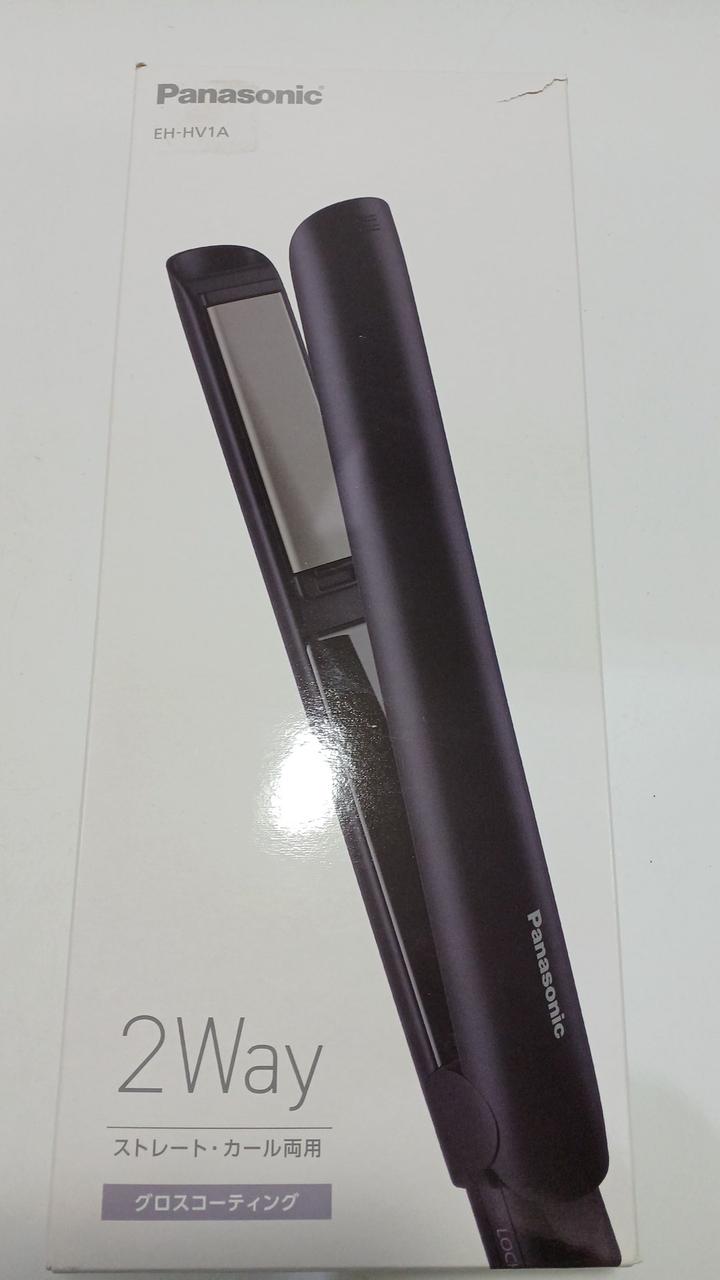 箱に破れやテープのベタつきがあります。