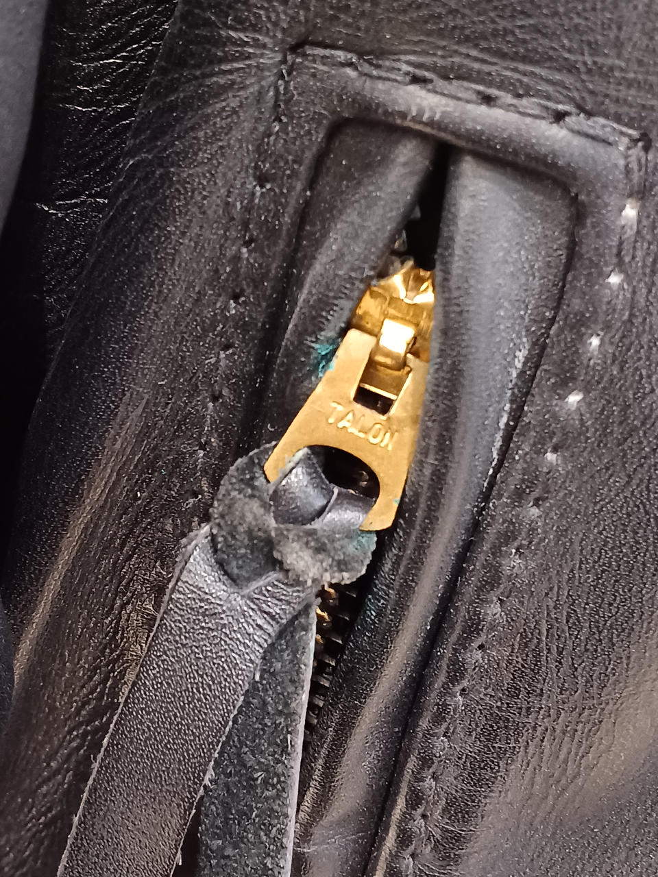 その他ポケットや袖はタロン製です。