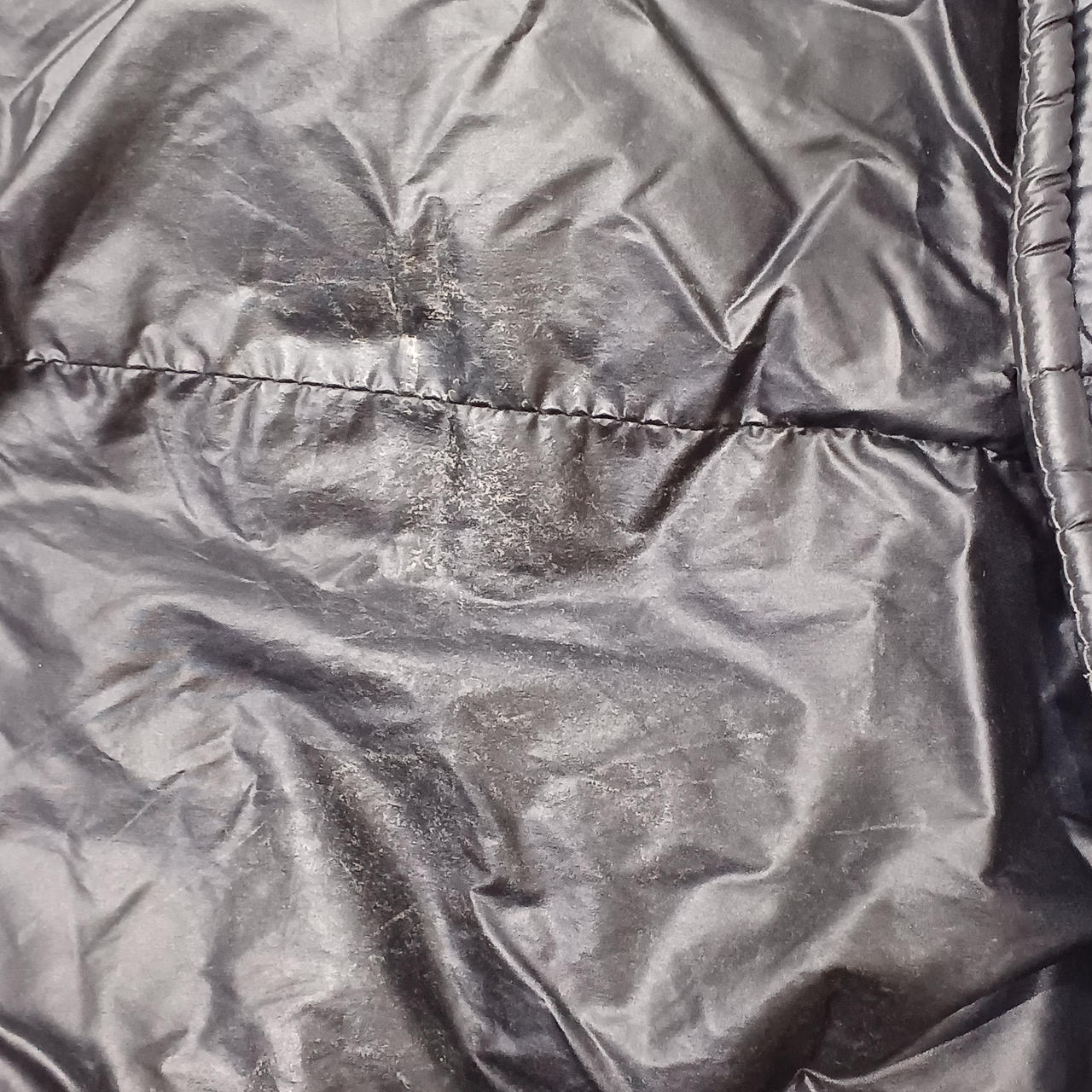 フード部内側です。汚れあります。