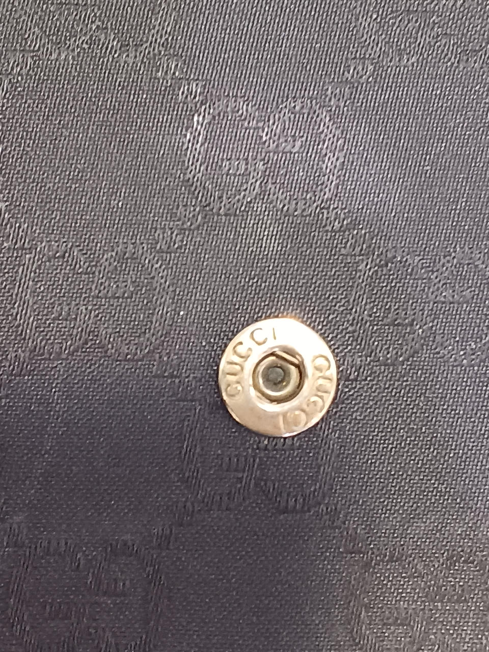 留め具が緩くなってます。