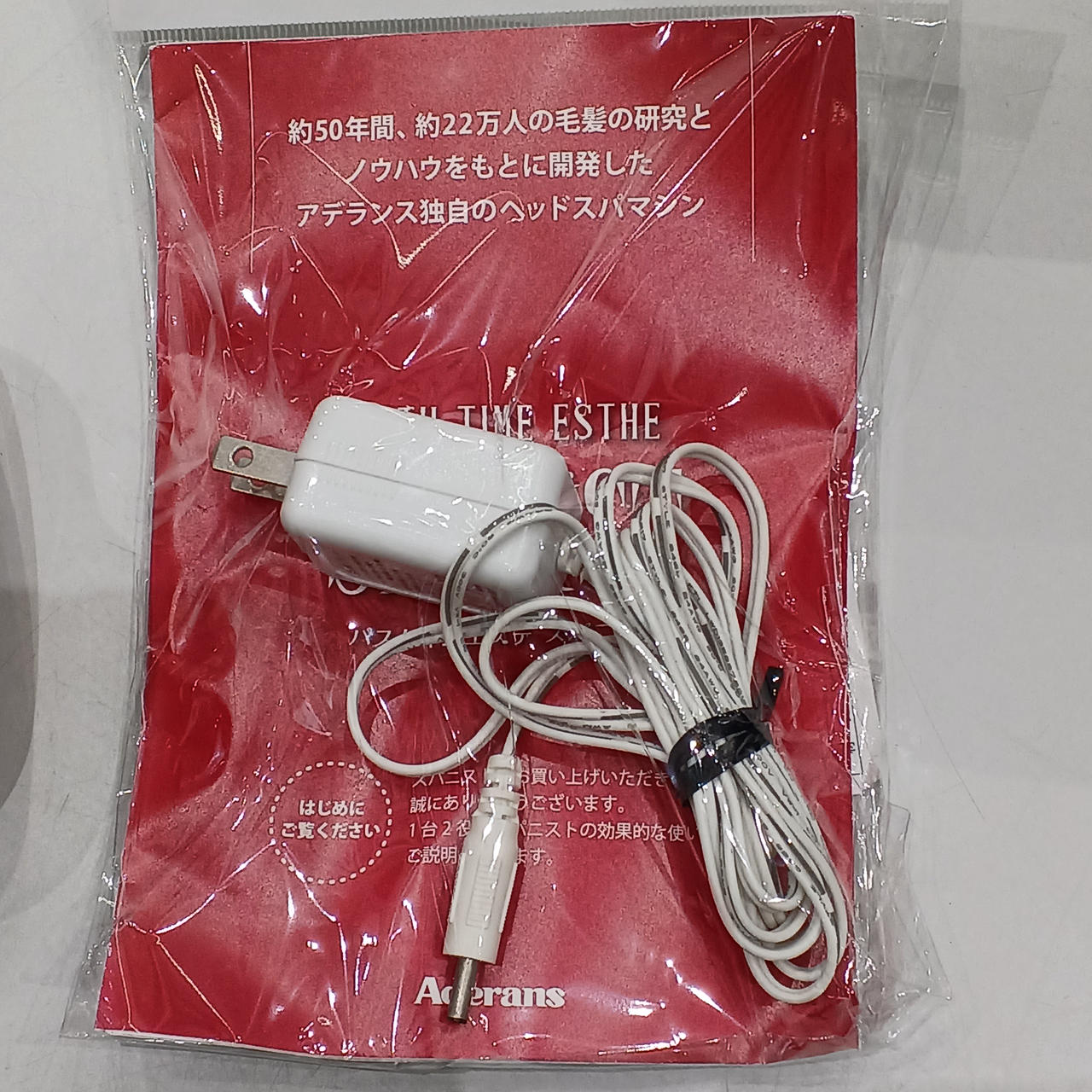 充電器、説明書付属です。