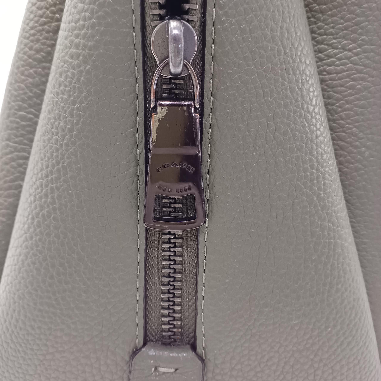 金属が剥げています
