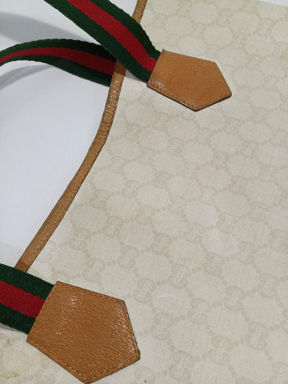 剥がれている部分があります。