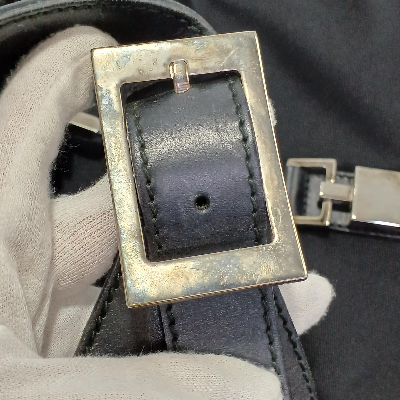 金属部分が少し劣化しています