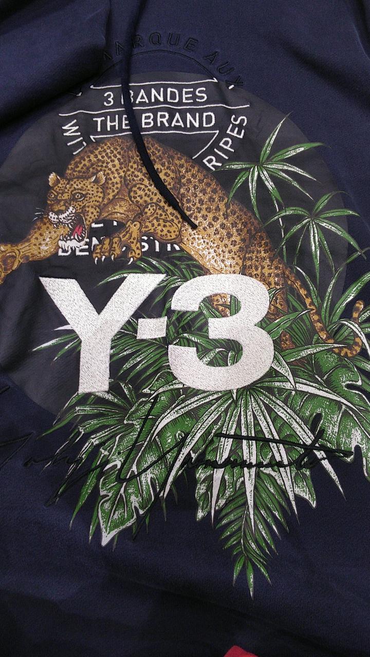 プリントと刺繍があります