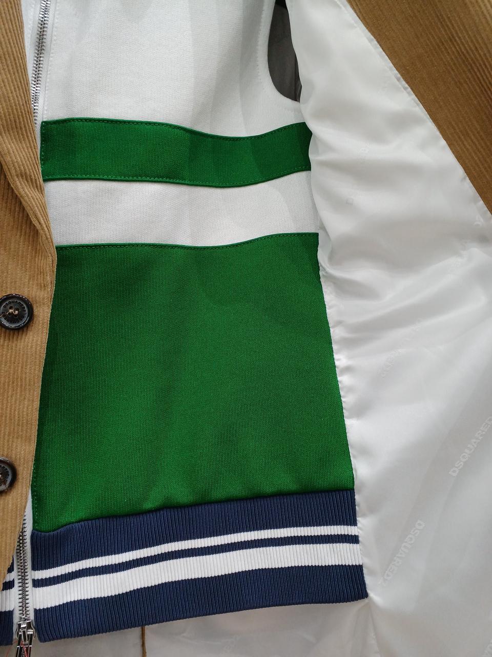 レイヤードデザインのためくっついています