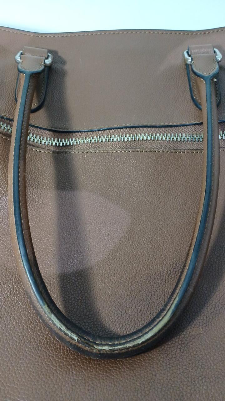 黒の部分が剥がれています