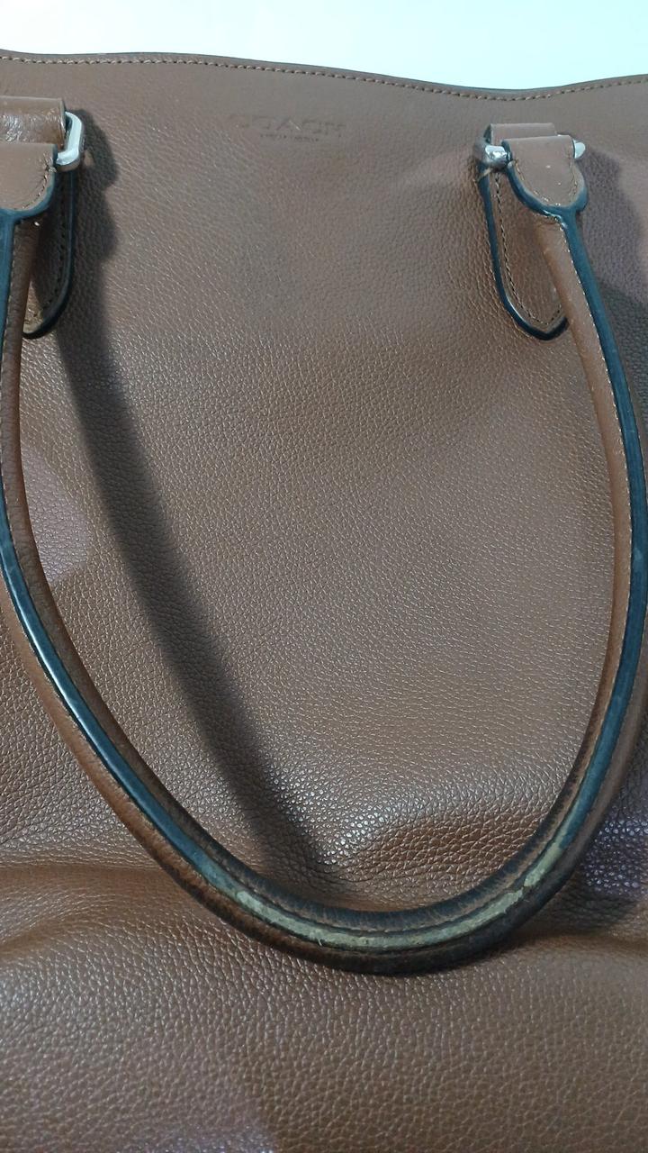 持ち手の中央が両方とも黒くなってます