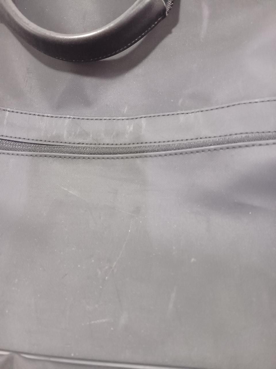 全体的に傷や汚れがあります