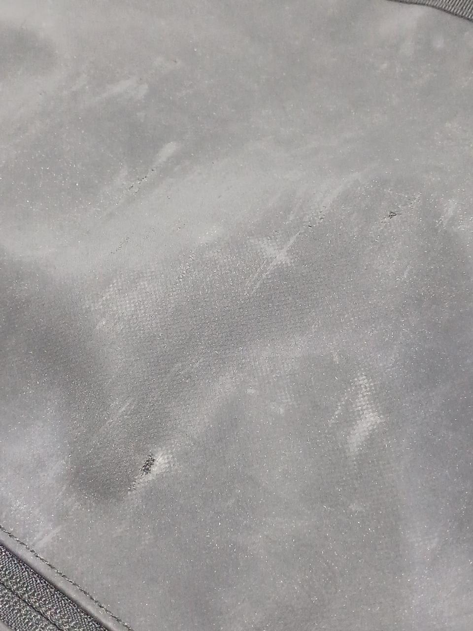 何ヵ所か破れもあります