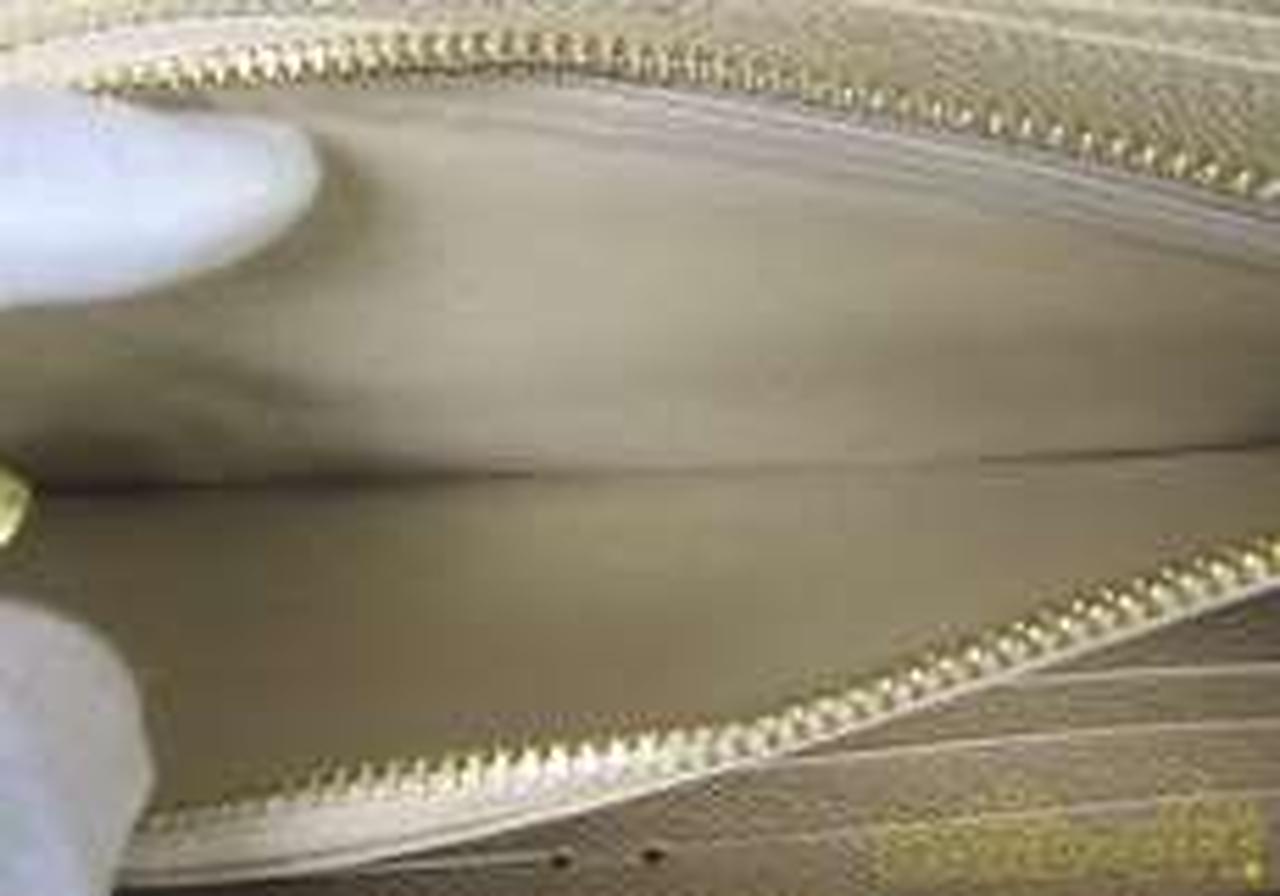 小銭入れ内の汚れ