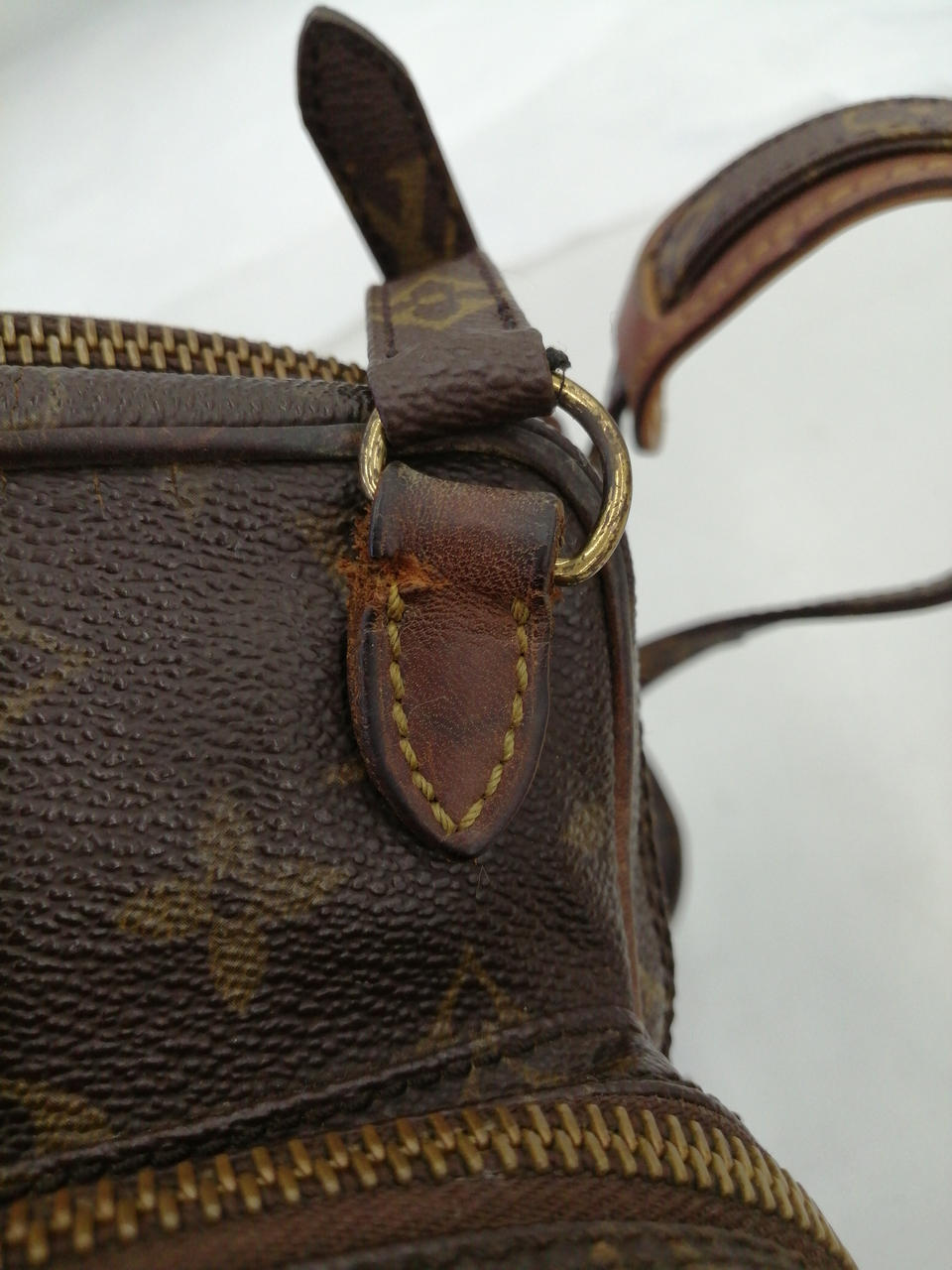 破れかけてます。