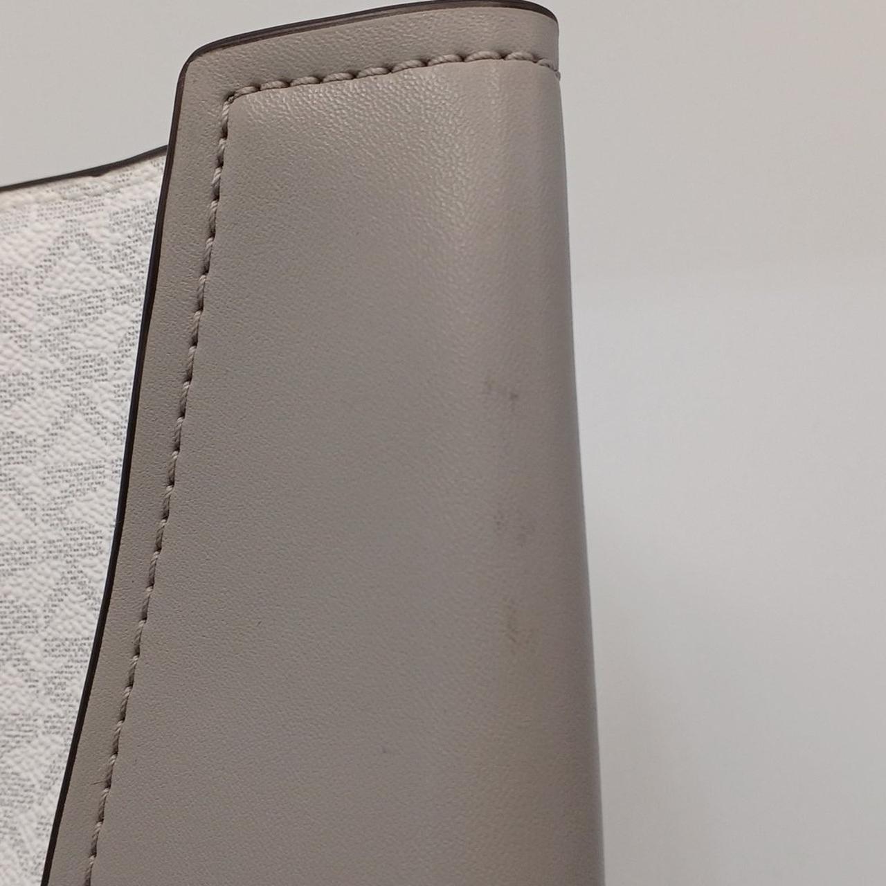 大ポーチ汚れあり