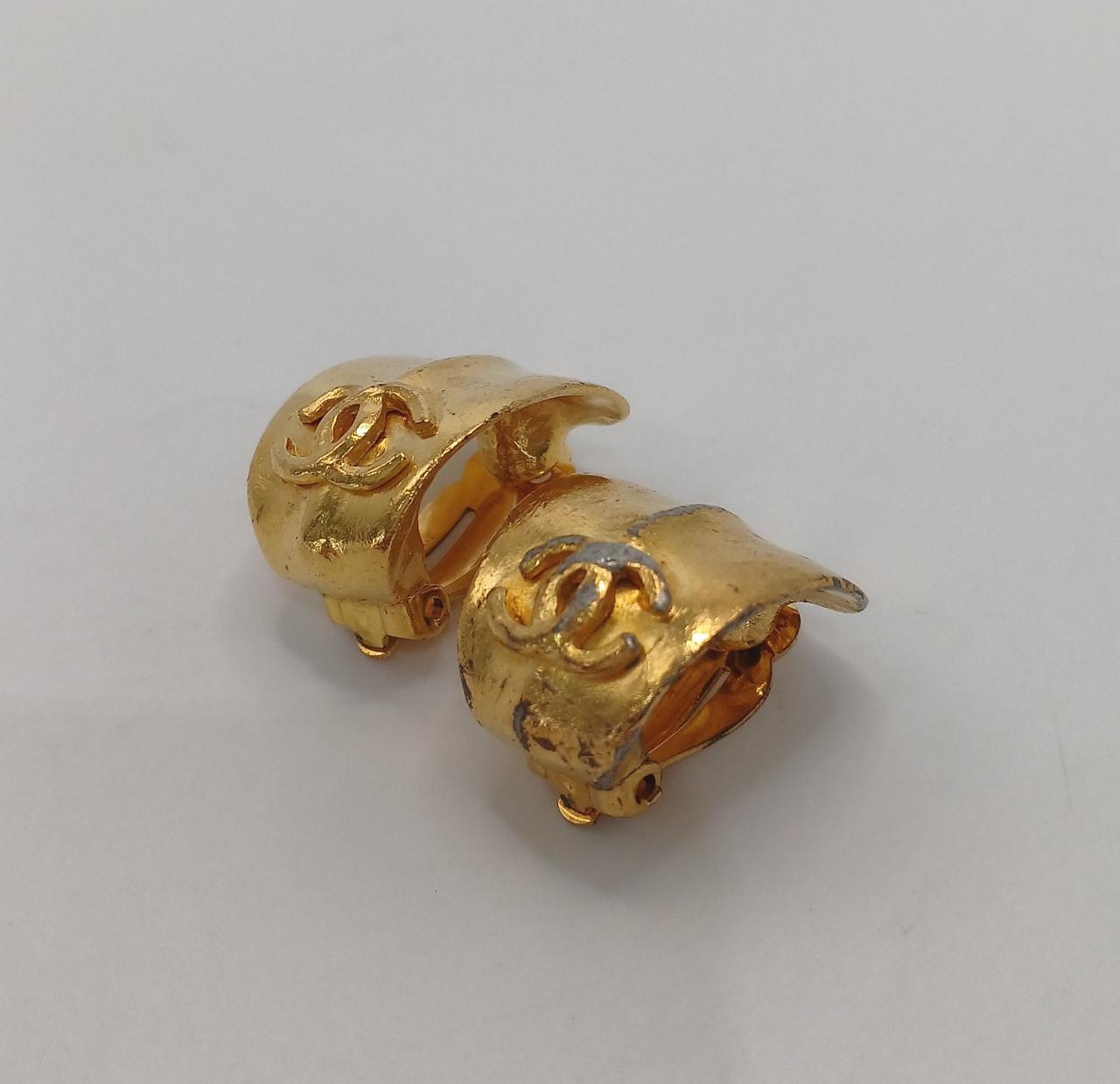 キズ、色剥がれ箇所あり。