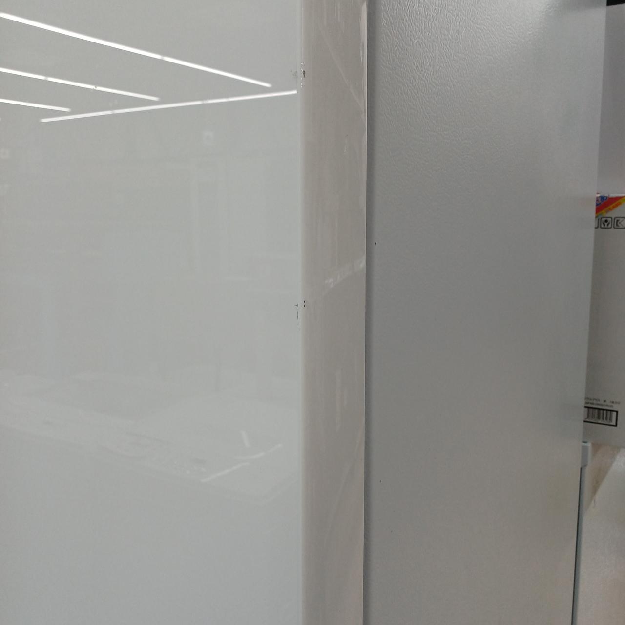 外側、多少の汚れ傷あり。