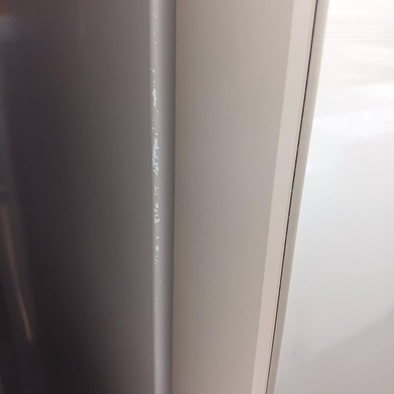 外側、多少の傷あり。