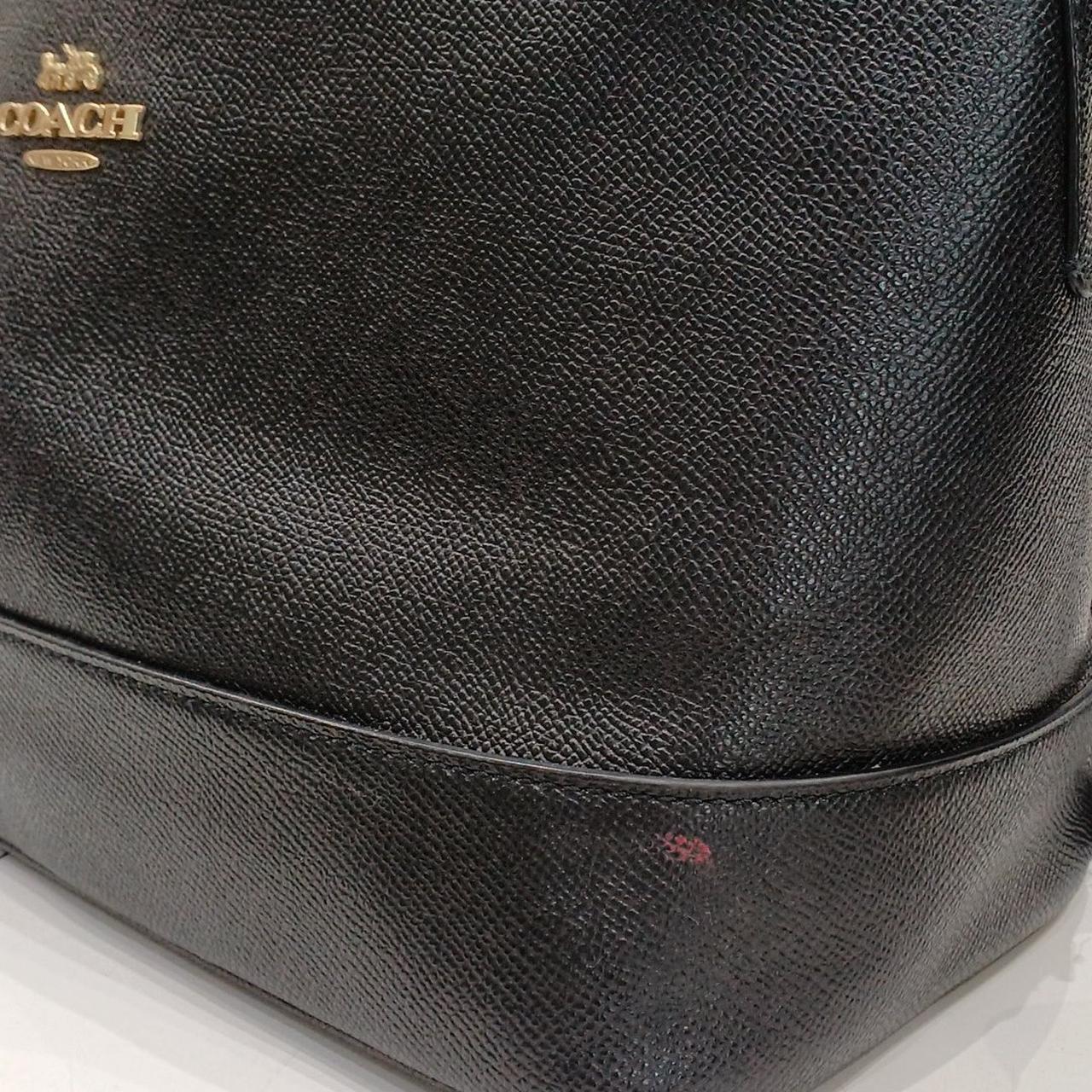 赤い汚れあり。