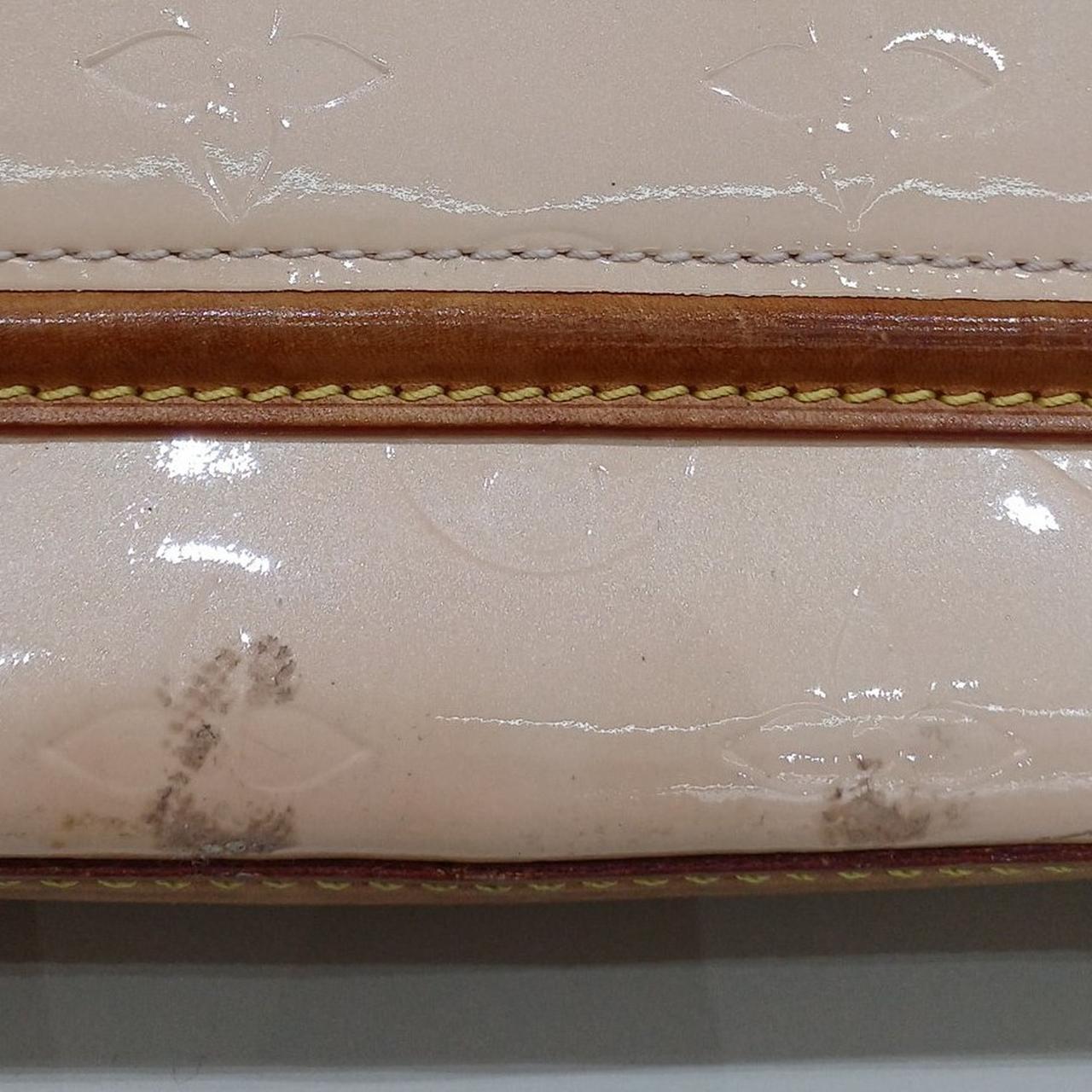 シール跡の様な汚れがあります