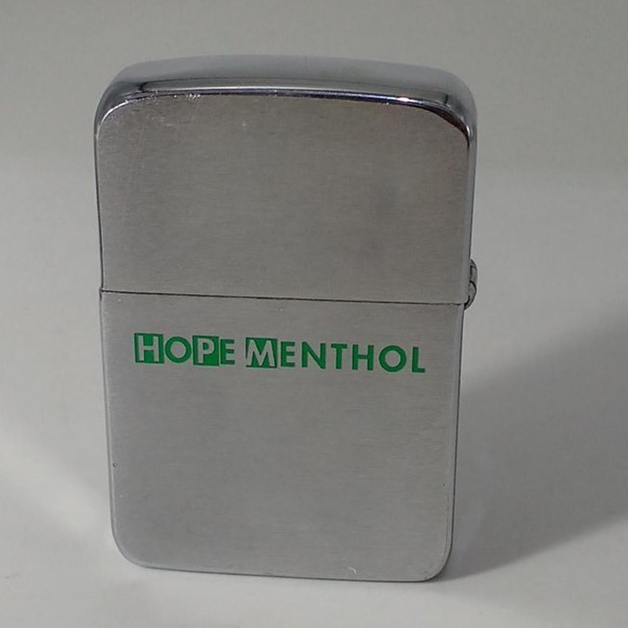 右上にへこみがあります。