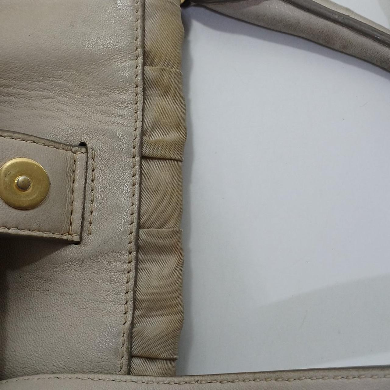 色が変色しております