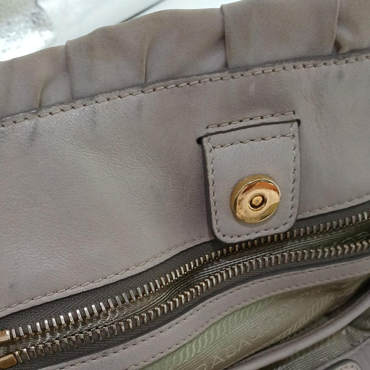 黒い汚れが付いております