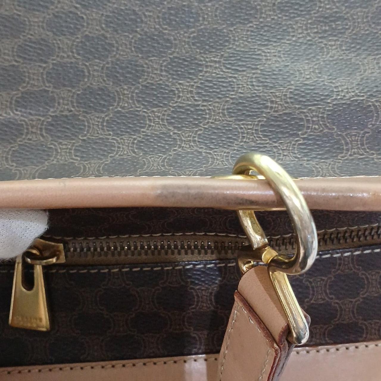 黒い汚れが付いております