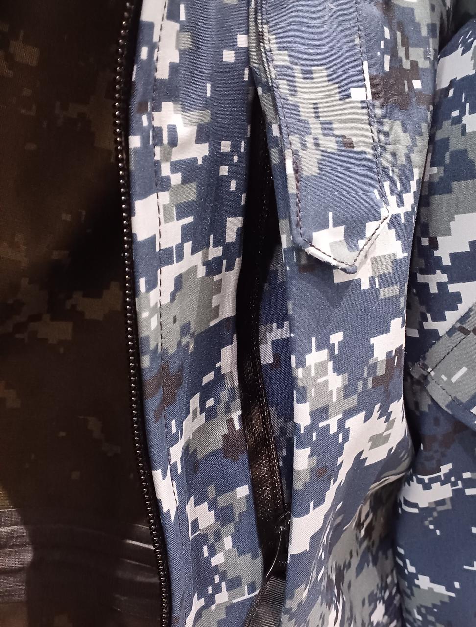 胸ポケット
左右にあります