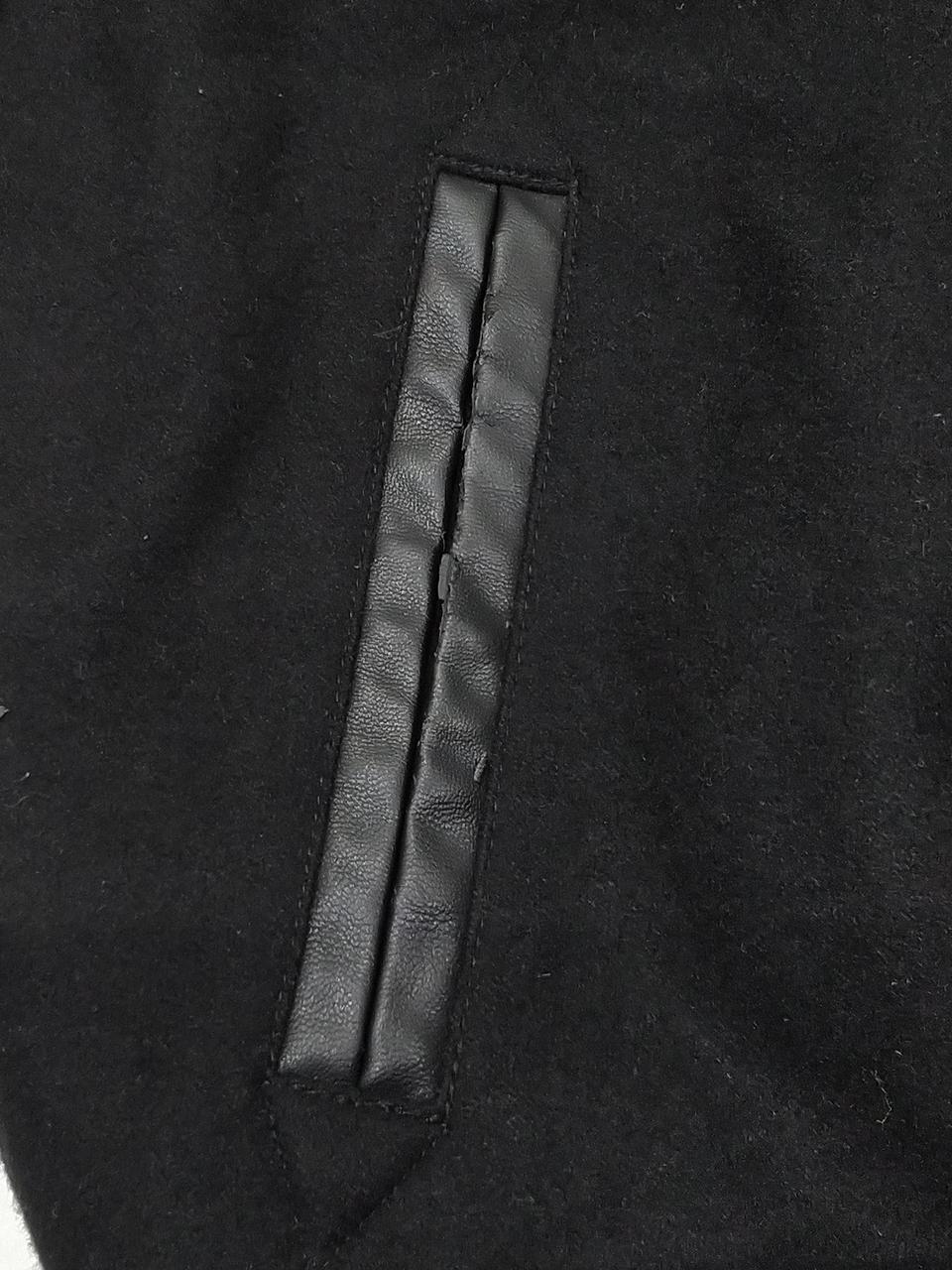 レザー破れあり。