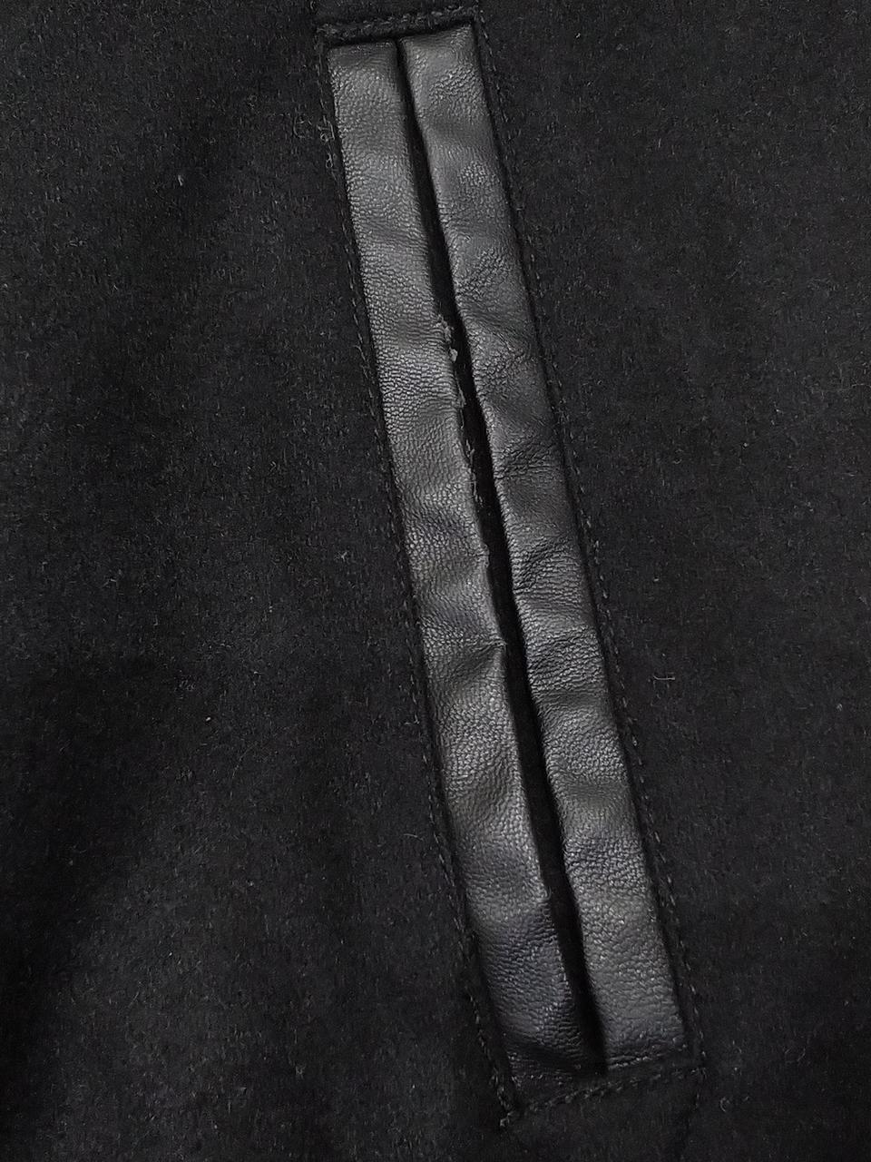 レザー破れあり。