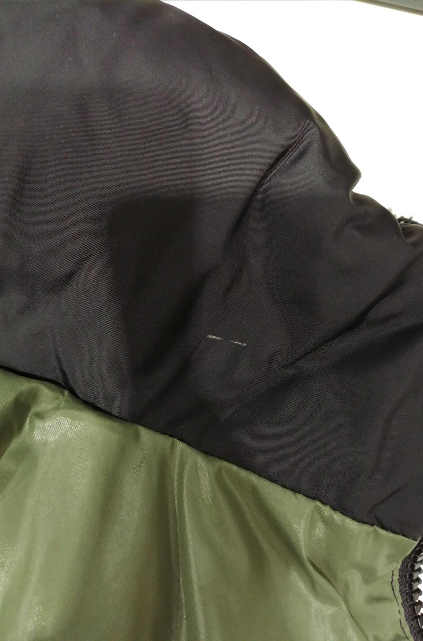 内側エリ、汚れあり