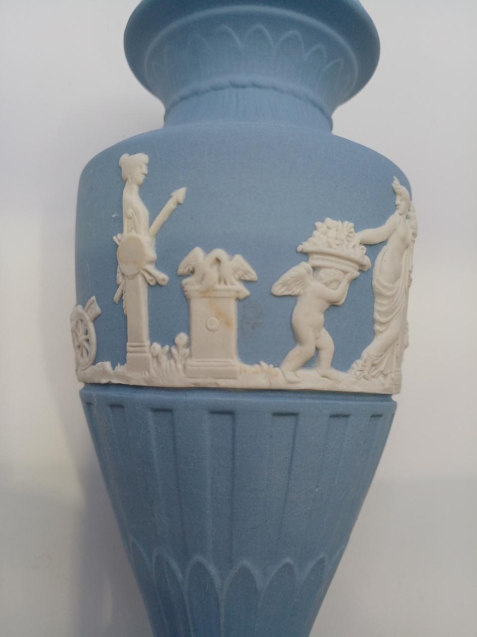 一部小さく黄色に変色あり。