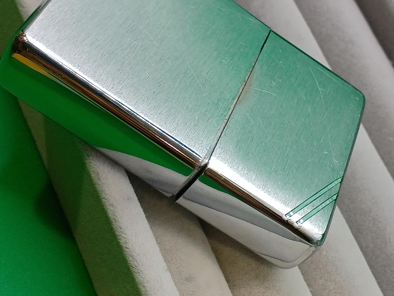 蓋のしまり具合がやや甘いです。