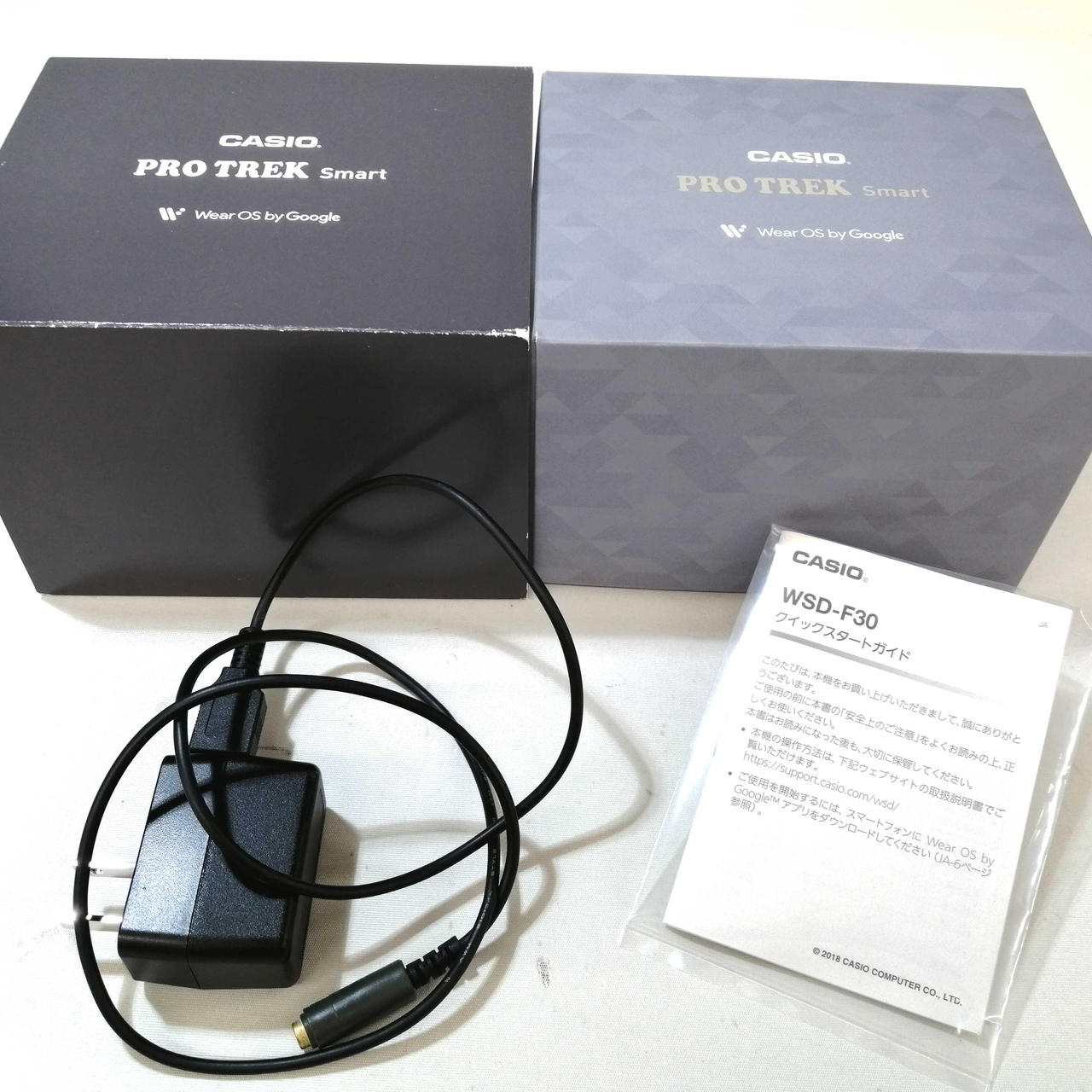 箱、取説、充電ケーブル付き