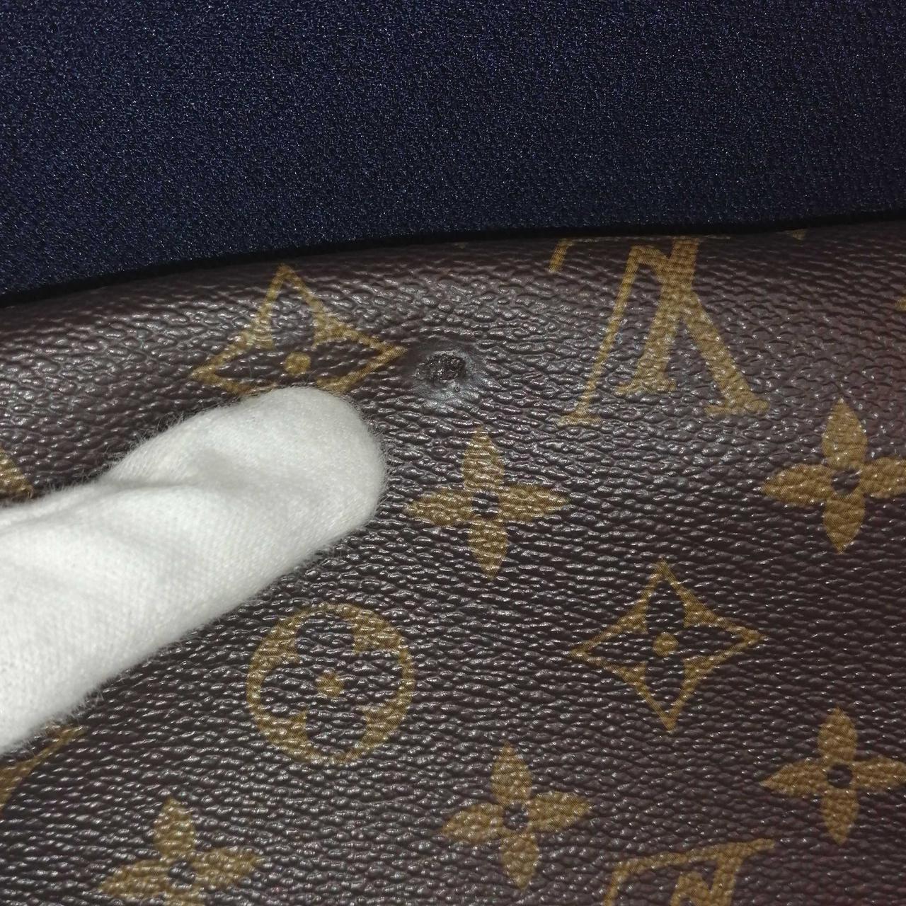 バッグ裏面下部