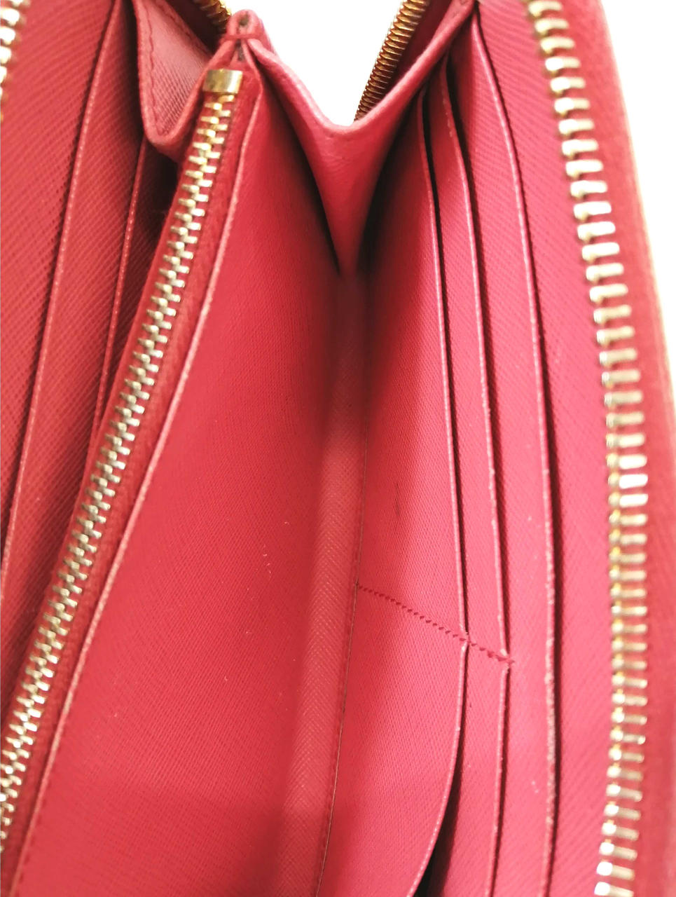 全体的に剥がれがあります。