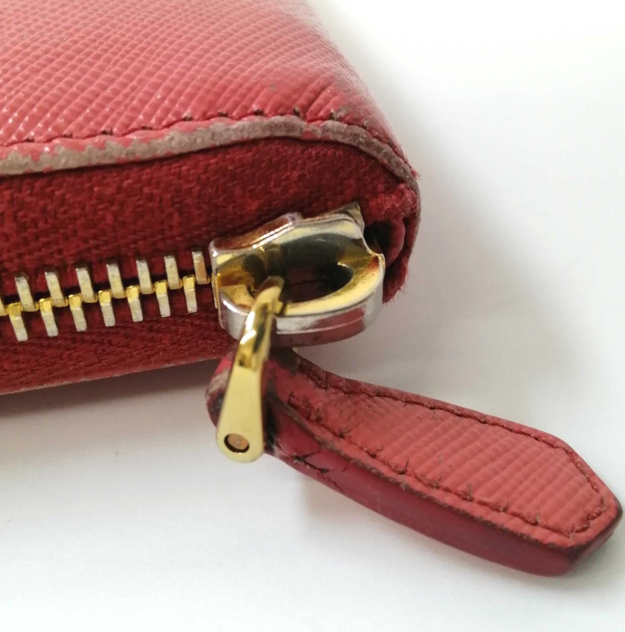 全体的に剥がれがあります。