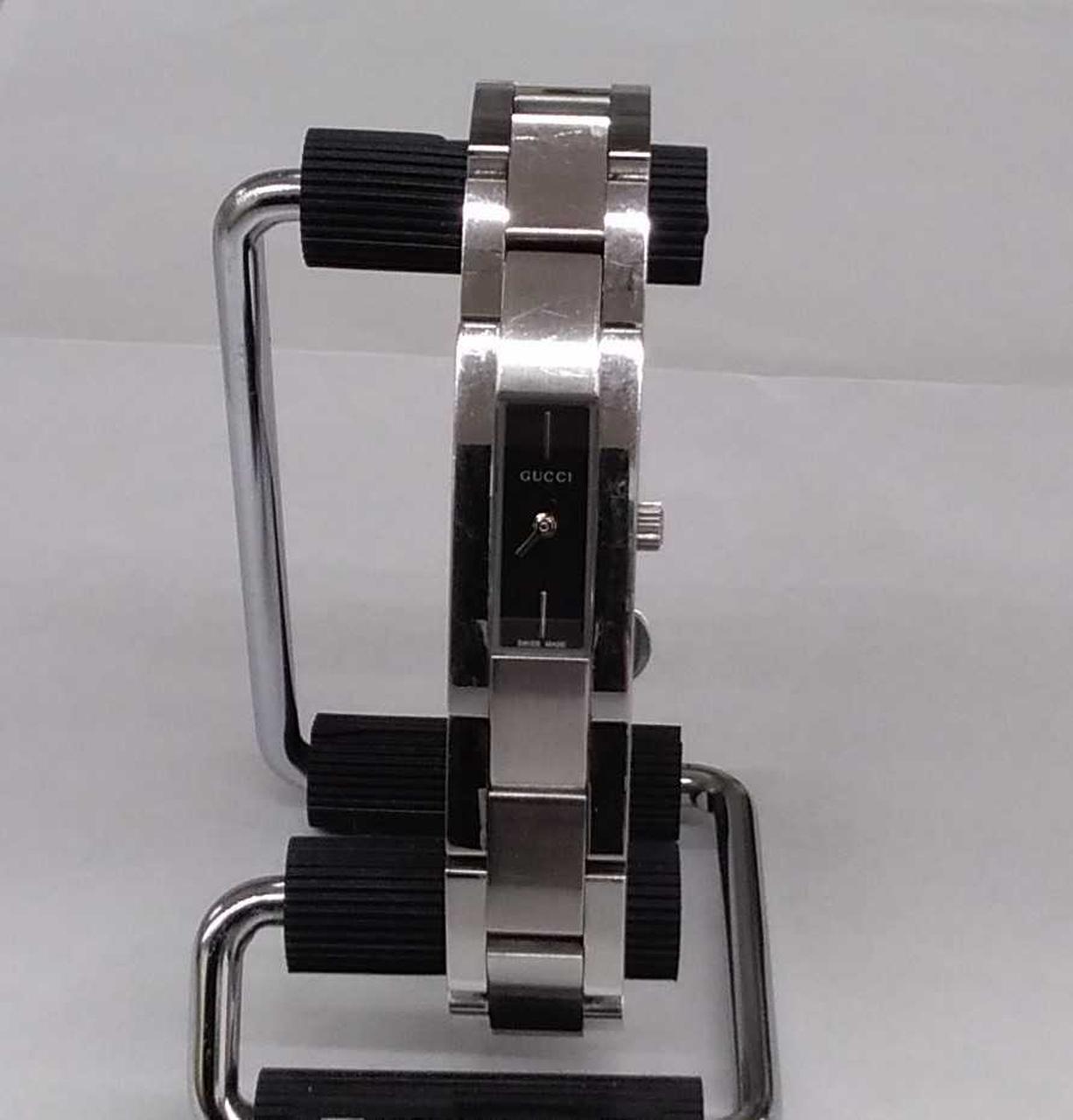 全体的に細かいキズがあります。