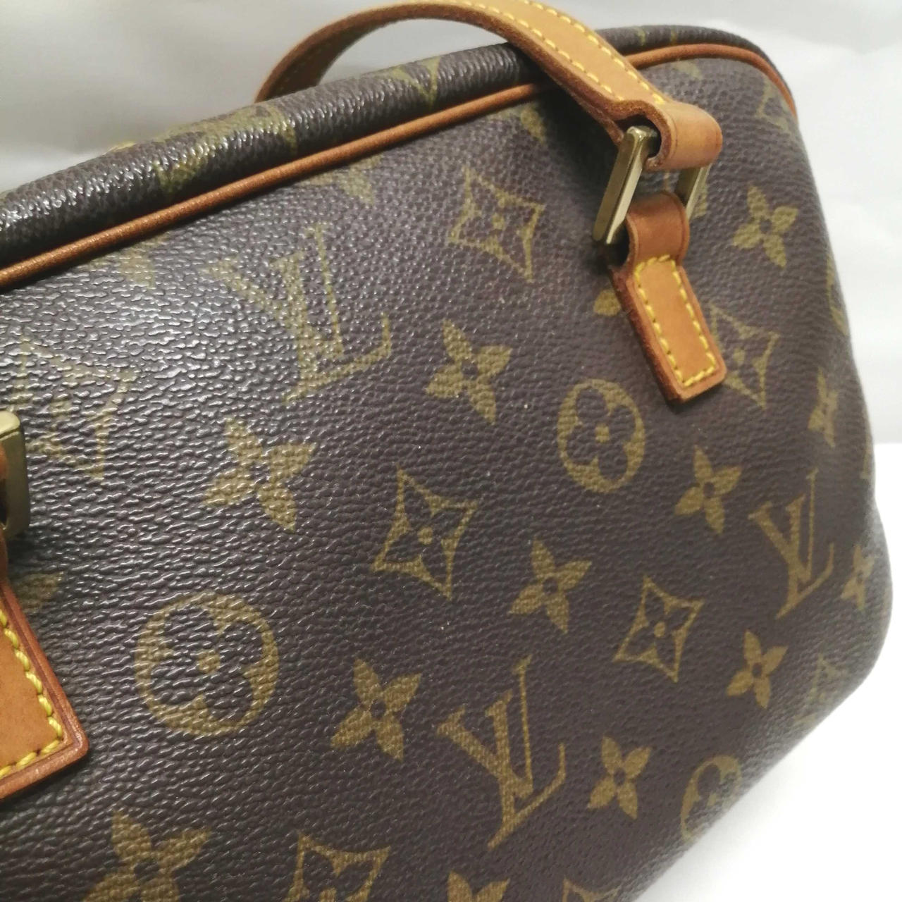 白く点々としたキズあります